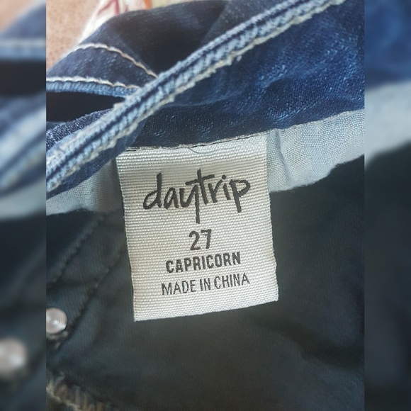 Daytrip Jean Shorts Size 27 - Picture 3 of 3
